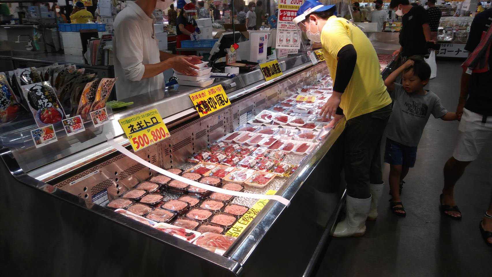 南紀白浜とれとれ市場 ふみこ農園では四季を通じ お客様に喜んで頂ける色んなシチュエーションを想いながら フルーツ王国と呼ばれるここ和歌山県のこだわりの原料を使用した商品作りに励んでおります